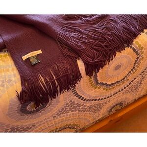 Beautiful never worn shawl from Laura